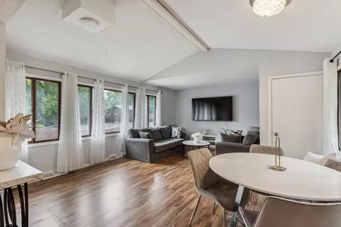 1523 S Timber Rdg, Minneapolis, MN 55432