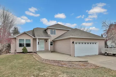 8817 Rainier Ct, Woodbury, MN 55125