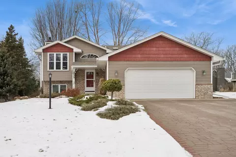 2229 Ariel St N, North Saint Paul, MN 55109
