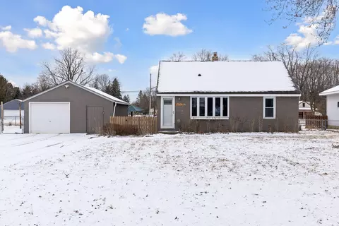 2210 Pinewood Dr, Mounds View, MN 55112