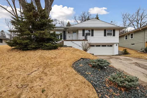 5132 Meadow Rdg, Edina, MN 55439