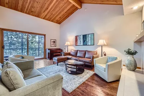 6105 Lincoln Dr #339, Edina, MN 55436