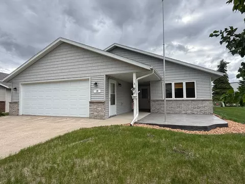 10 Townhouse Rd, Morris, MN 56267