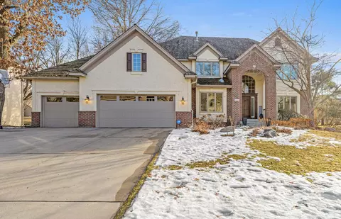 1370 Meadow Ave, Shoreview, MN 55126
