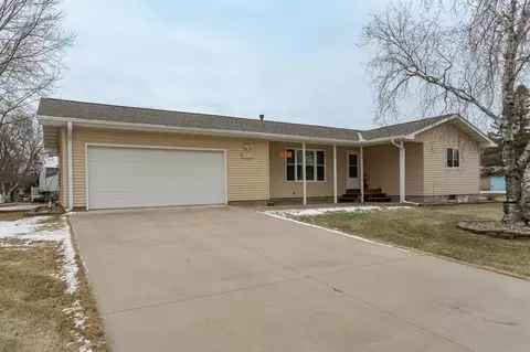 337 Aqua Dr, Zumbrota, MN 55992