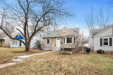 2956 Ewing Ave N, Robbinsdale, MN 55422