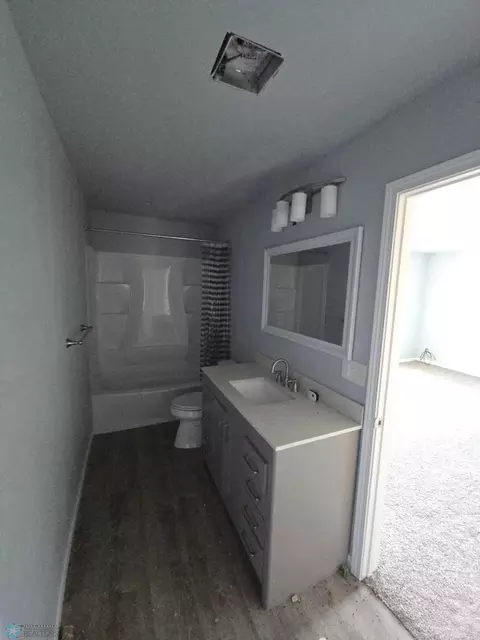 Bath - 3905 160 12 Ave SE, Mapleton, ND 58059 photo 1 of 1