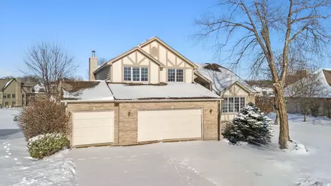 1595 Blackhawk Lake Dr, Eagan, MN 55122