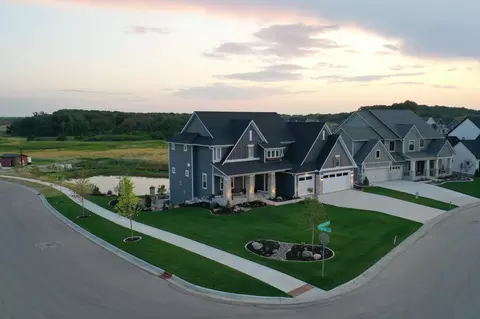 5281 Rolling Hills Pkwy, Chaska, MN 55318