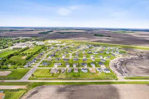 489 Prairie Pkwy, Kindred, ND 58051