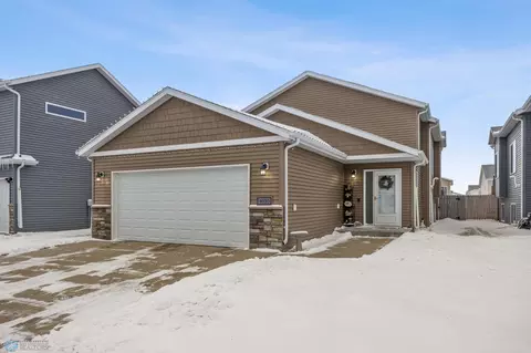 3035 38th Ave S, Moorhead, MN 56560