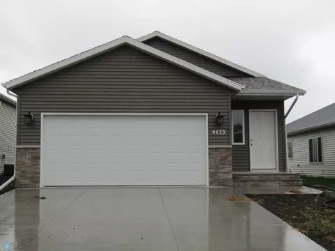 4433 19th St S, Moorhead, MN 56560