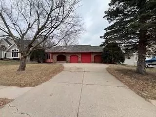 10630 47th Ave N, Plymouth, MN 55442