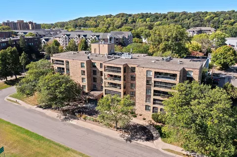 2221 Youngman Ave #202, Saint Paul, MN 55116
