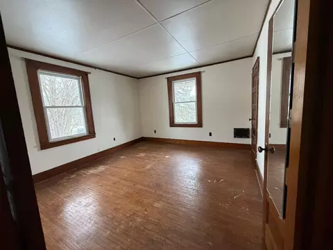 407 E 2nd St, Delavan, MN 56023 photo 8