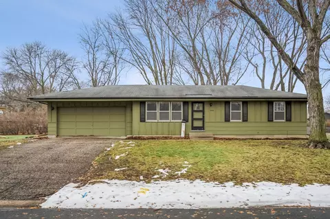 1042 Swift St S, Shakopee, MN 55379