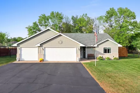 1550 34th Ave SW, Cambridge, MN 55008