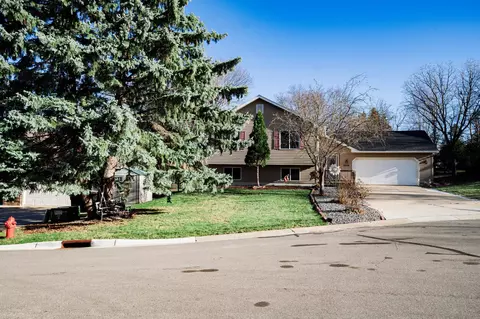2208 Regent Ln SW, Rochester, MN 55902