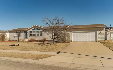 3875 Winesap Dr NW, Rochester, MN 55901