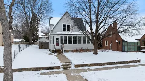 604 W Lyon St, Marshall, MN 56258