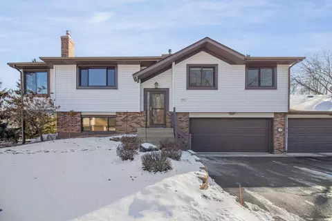 5547 Donegal Dr, Shoreview, MN 55126