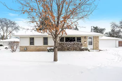 8331 Haeg Dr, Bloomington, MN 55431 photo 2