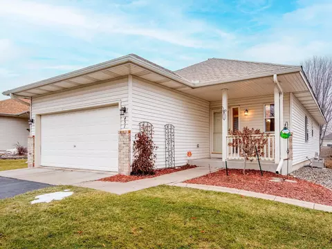 451 Bluebird Ln, Woodbury, MN 55125
