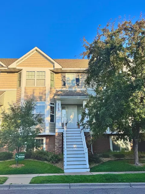 2769 Arona St, Roseville, MN 55113