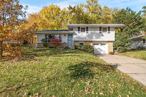 2955 Patton Rd, Roseville, MN 55113