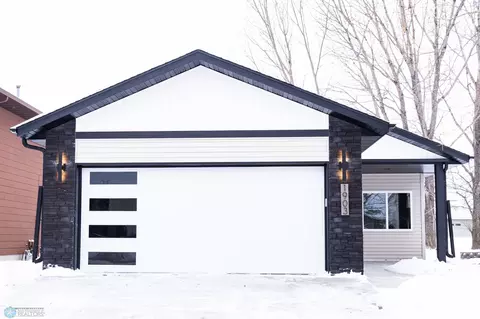 1903 29th Street Cir S, Moorhead, MN 56560