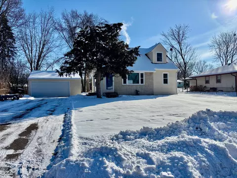 2004 Barclay St, Maplewood, MN 55109