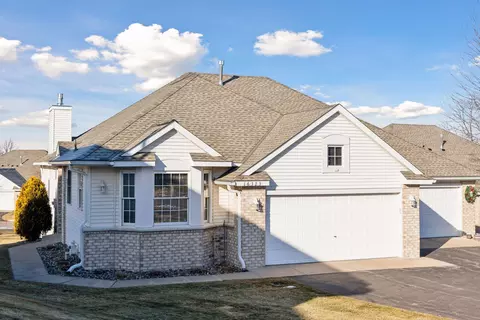16323 Crystal Hills Dr, Lakeville, MN 55044