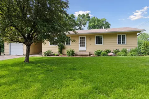 512 W 76th St, Chanhassen, MN 55317