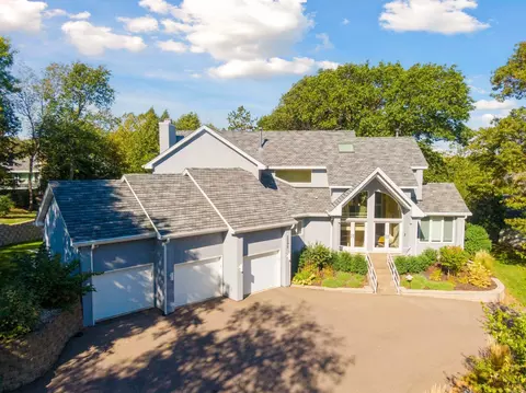 2090 Austrian Pine Ln, Minnetonka, MN 55305