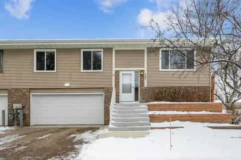 547 Ravoux Rd, Chaska, MN 55318