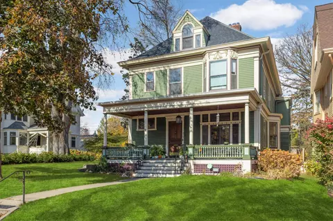 813 Goodrich Ave, Saint Paul, MN 55105