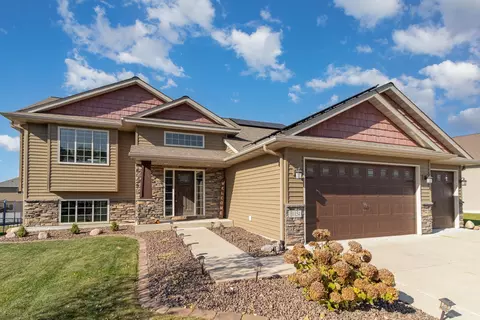 31154 Algonquin Trl, Chisago City, MN 55013