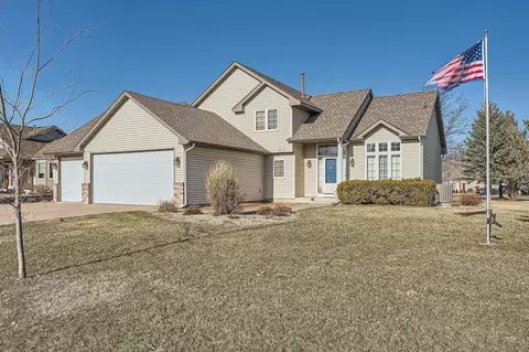 6683 Clearwater Creek Dr, Lino Lakes, MN 55038