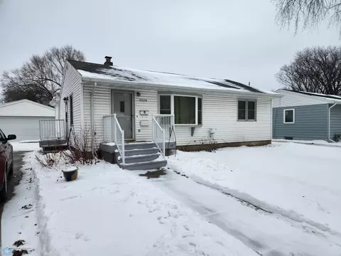 2209 5th Ave S, Fargo, ND 58103
