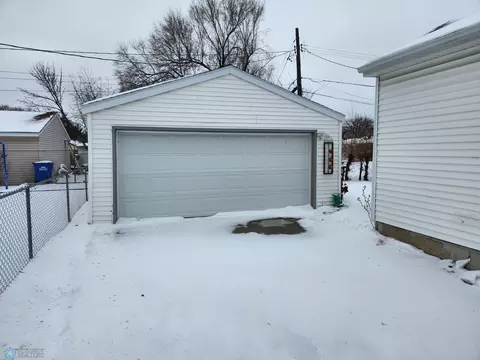 2209 5th Ave S, Fargo, ND 58103 photo 3