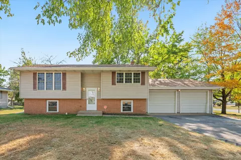 718 Main St, Circle Pines, MN 55014