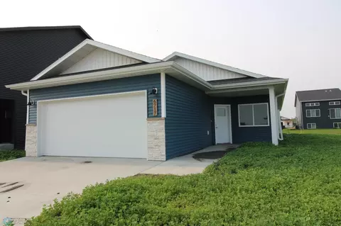 3743 33rd St S, Moorhead, MN 56560