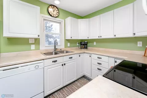 705 17th St S, Fargo, ND 58103 photo 4