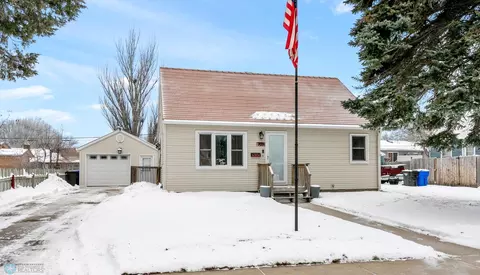 705 17th St S, Fargo, ND 58103