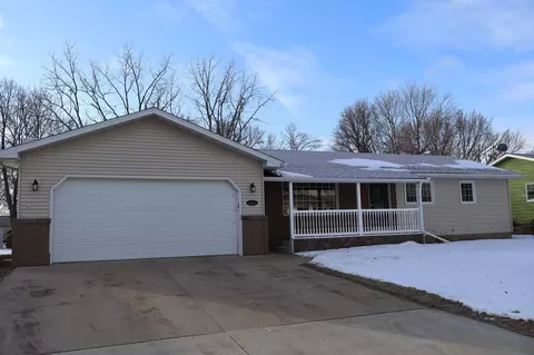 12 N Court St, Morris, MN 56267