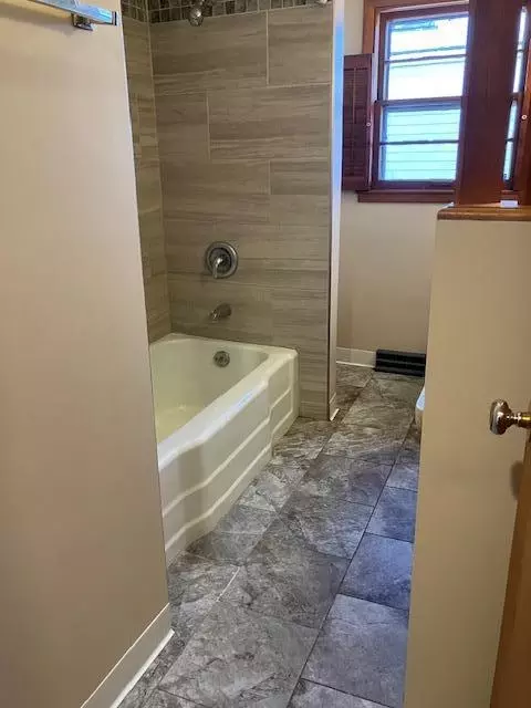 Bath - 400 7th Ave SE, Waseca, MN 56093 photo 1 of 2