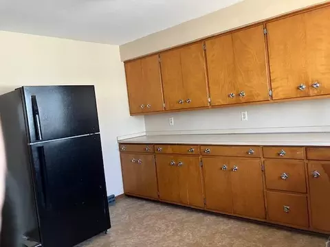 Kitchen - 400 7th Ave SE, Waseca, MN 56093 photo 2 of 2