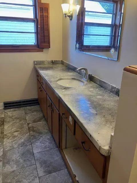 Bath - 400 7th Ave SE, Waseca, MN 56093 photo 2 of 2