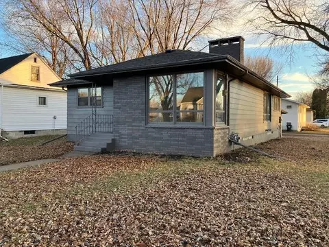 Exterior - 400 7th Ave SE, Waseca, MN 56093 photo 2 of 2