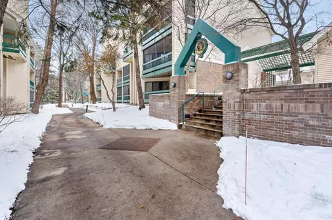 7635 Edinborough Way #5205, Edina, MN 55435